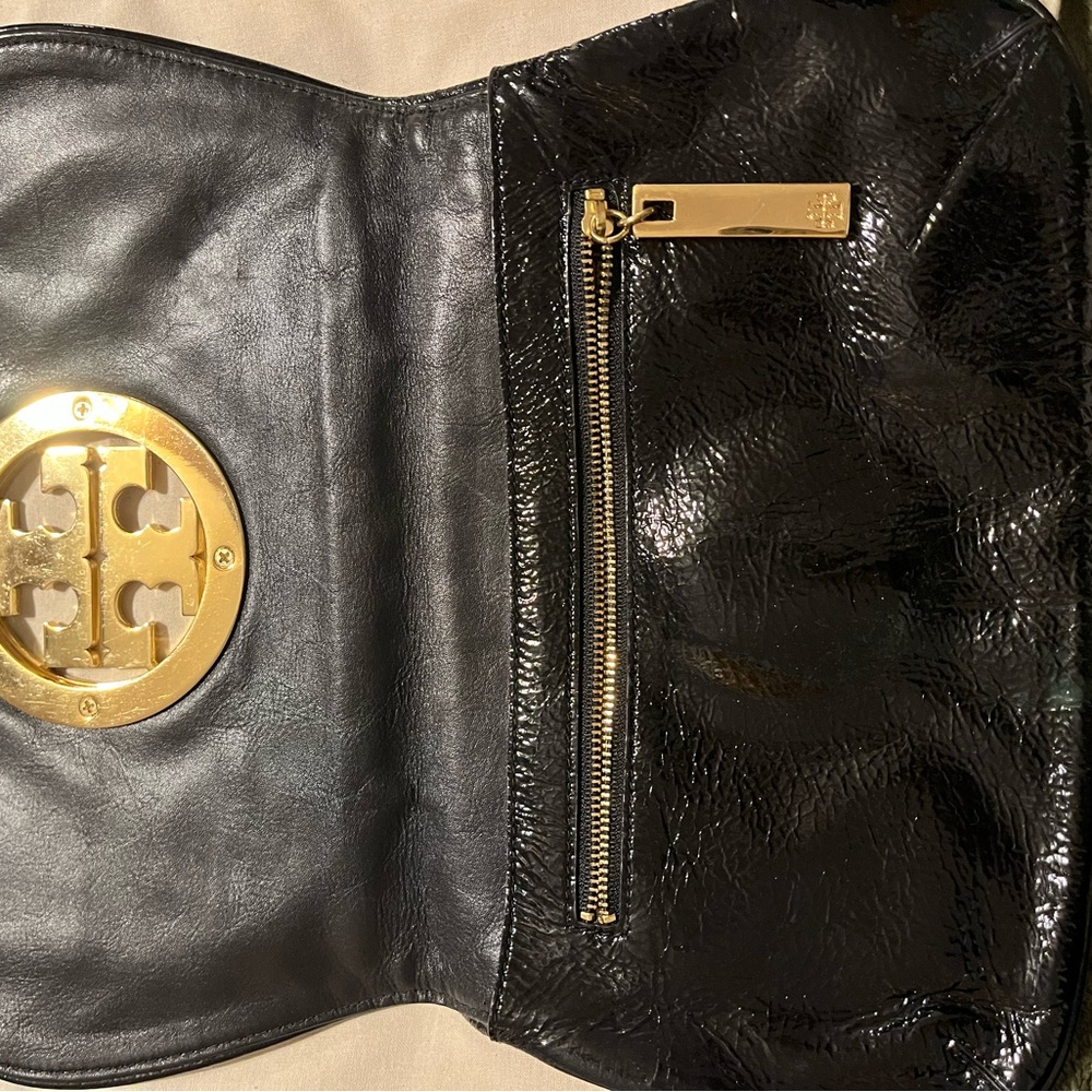 Tory Burch Black and Gold Patterned Interior Bag - Picture 2 of 3